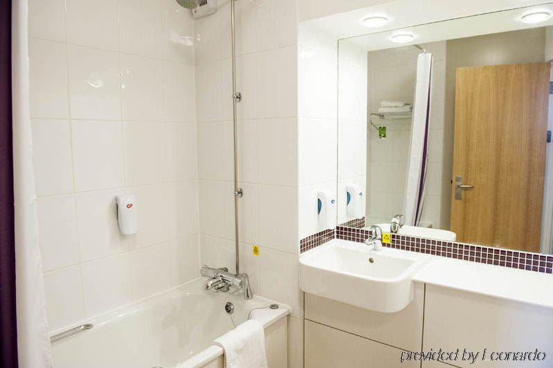 Premier Inn Manchester Old Trafford Salford  Kültér fotó