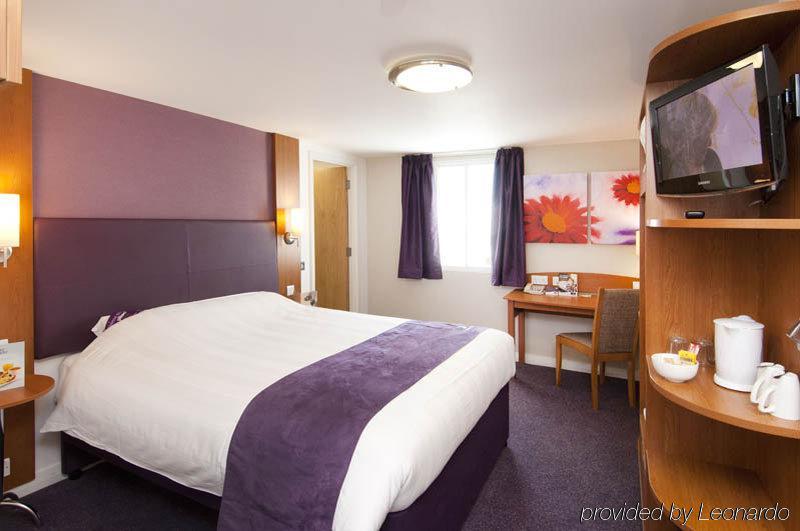 Premier Inn Manchester Old Trafford Salford  Kültér fotó