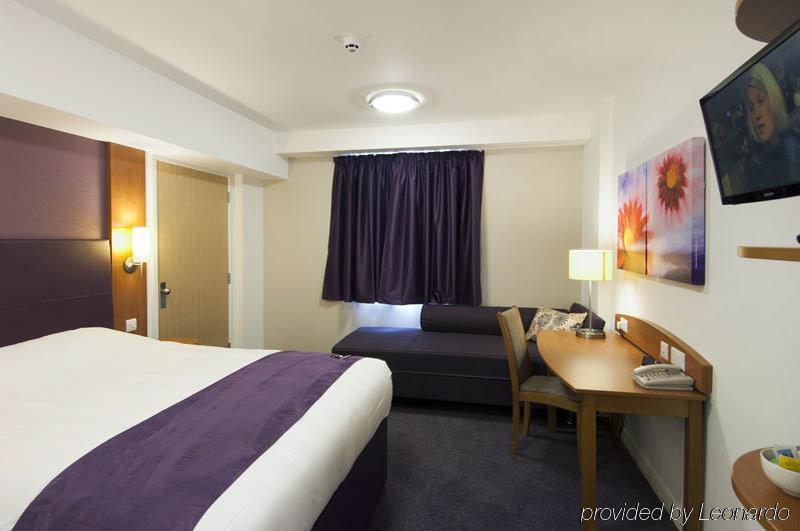 Premier Inn Manchester Old Trafford Salford  Kültér fotó